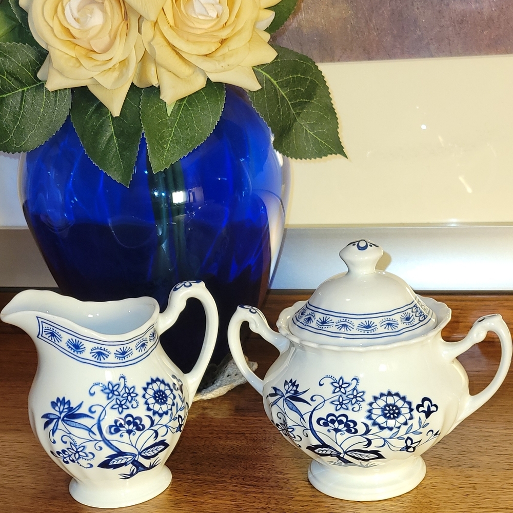 J&G Meakin "Classic White" Sugar Bowl And Creamer Set.